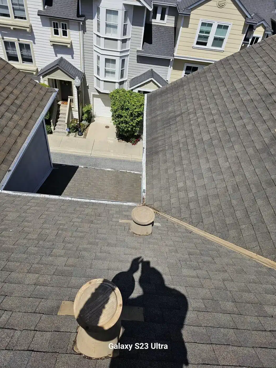 Aging roof before replacement on Creekside Lane in San Mateo