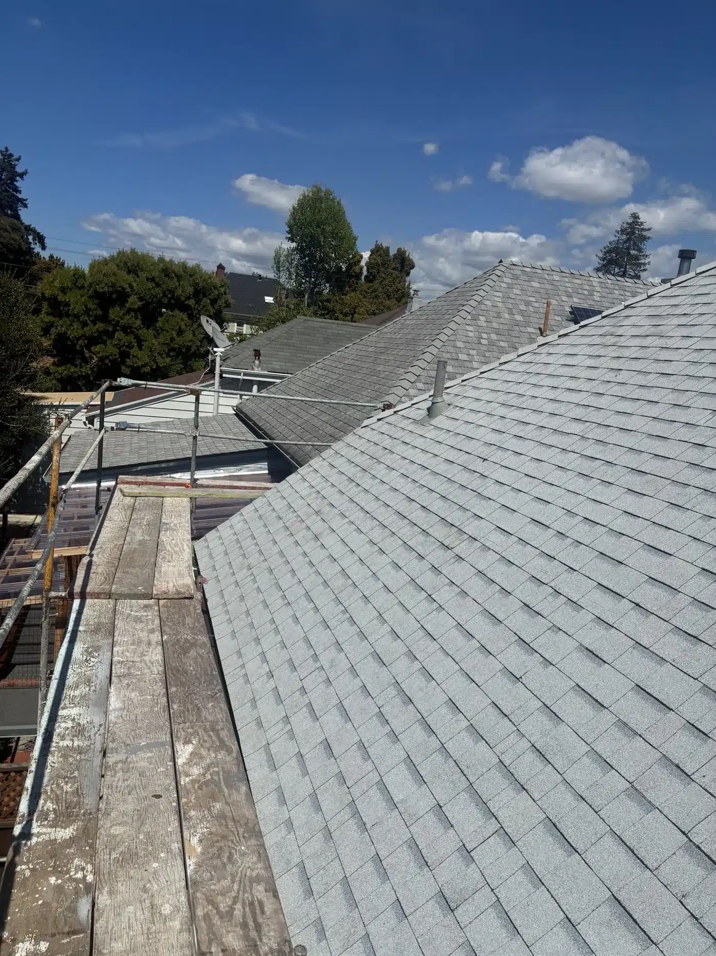 Wide view of the completed Shasta White architectural shingle roof at 1117 Union Street, Alameda CA