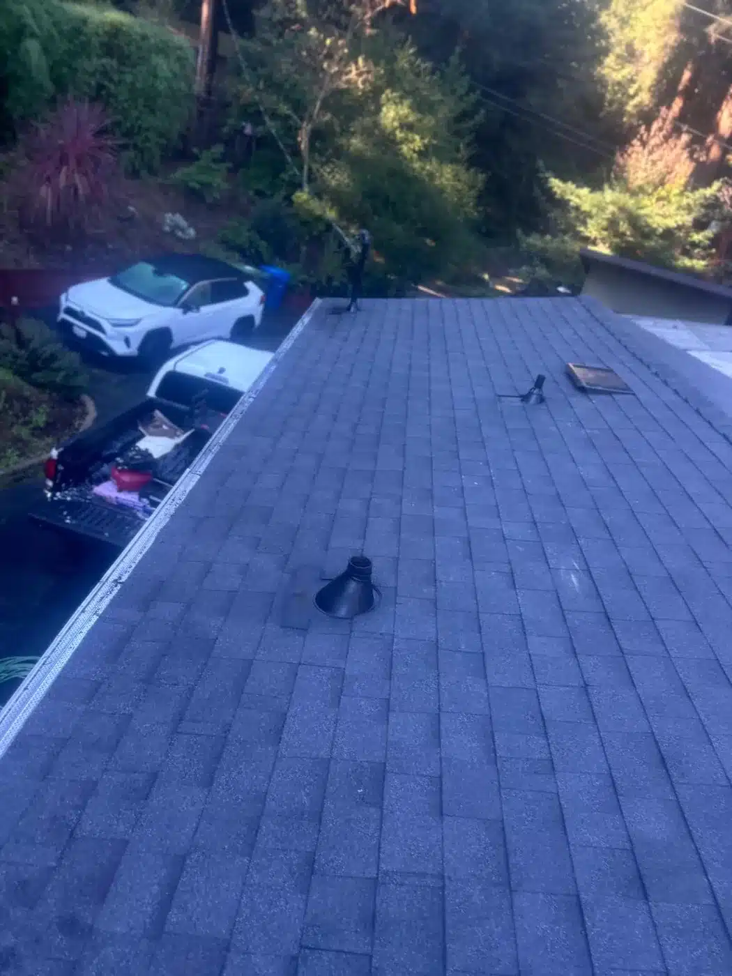 New dark architectural shingle roof on a home in Felton, CA