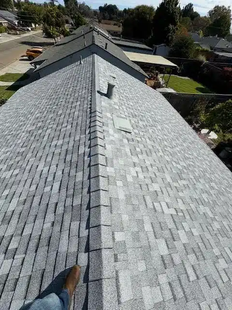 New architectural shingle roof on Gellert Boulevard in Daly City