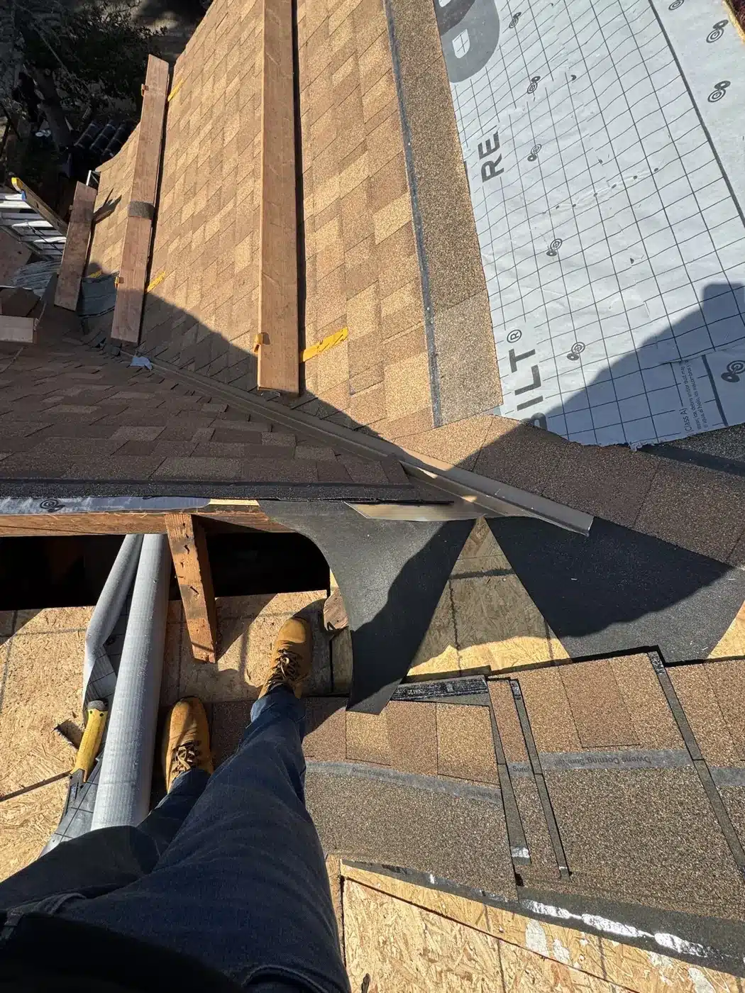 Owens Corning Mojave shingle courses being installed over synthetic underlayment in Piedmont, CA