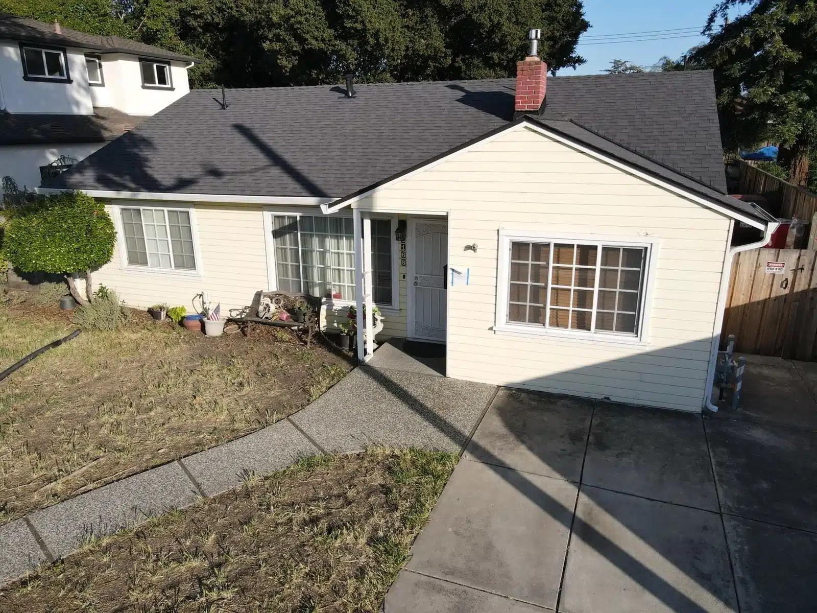 Completed dark architectural shingle roof on a ranch house in Santa Clara CA