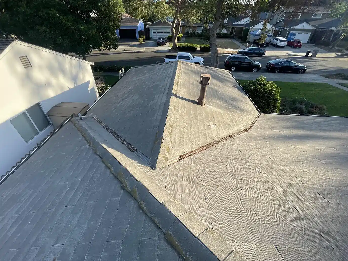 Worn shingle roof before replacement on Homewood Drive in central San Jose