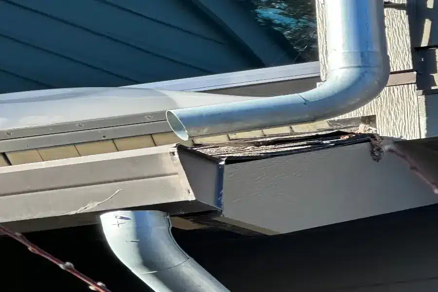 Broken rain gutter before replacement